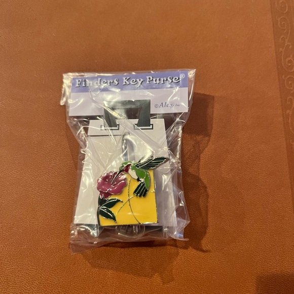 Hummingbird Key Finder - Picture 5 of 10